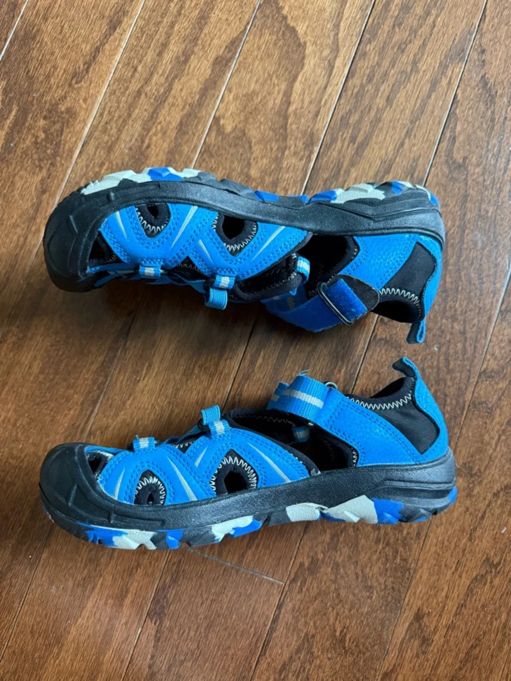 Merrell Blue and Black Kids Closed-Toe Water Shoes size 2